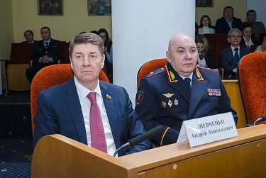 Евгений Солнцев впервые отчитался перед депутатами Заксобрания